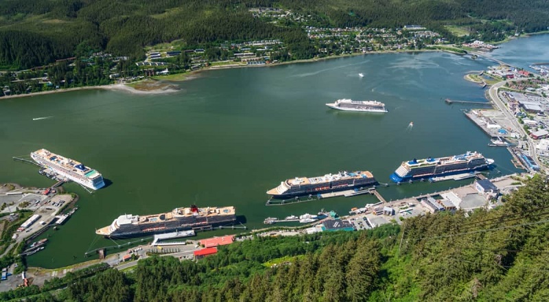 Các du thuyền ghé cảng Alaska