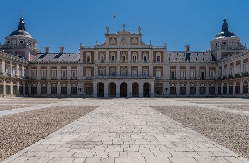Tour kết thúc ở Madrid, nơi có nhiều di tích lịch sử bao gồm Cung điện Hoàng gia