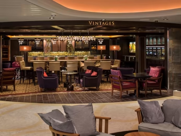 Quán Vintages Bar trên du thuyền Ovation of the Seas