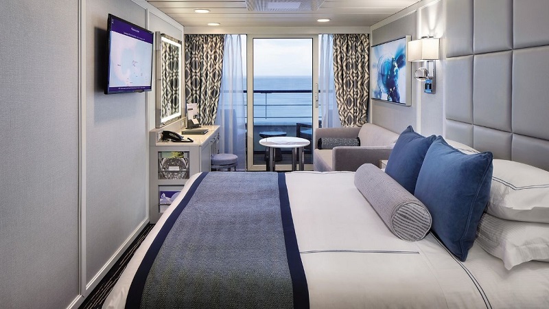 Trên Nautica 342 phòng ngủ mới được tân trang lại gần đây, thiết kế phản ánh sự sang trọng của thời kỳ Nhiếp chính Hollywood những năm 1930.
