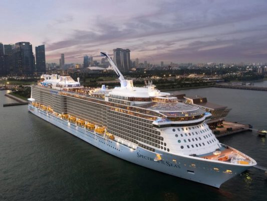 Trên chuyến tour du thuyền của Royal Caribbean đến Nhật Bản