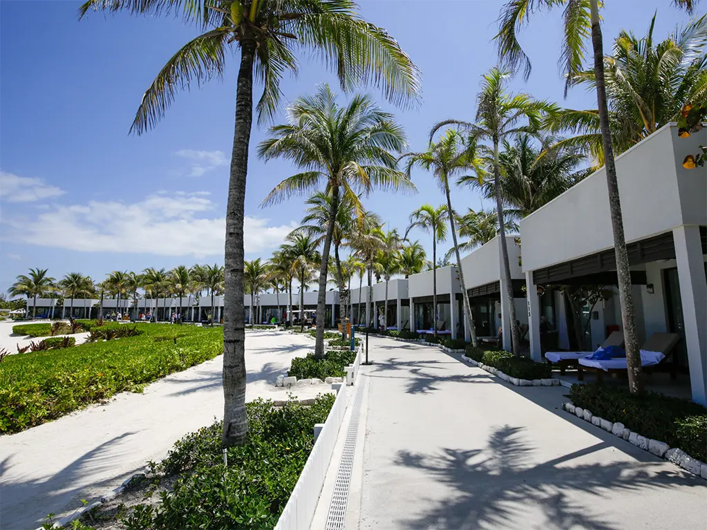 Biệt thự tại Silver Cove, một khu nghỉ dưỡng bãi biển cao cấp tại Great Stirrup Cay, có giá khởi điểm khoảng 990 đô la một người.