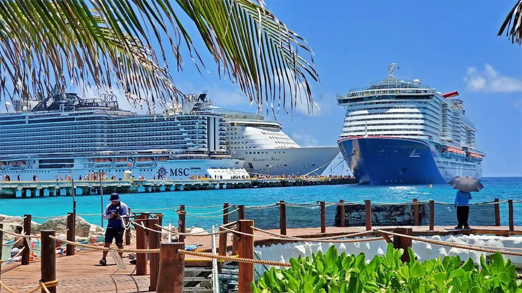 Tàu du lịch ở Costa Maya, Mexico