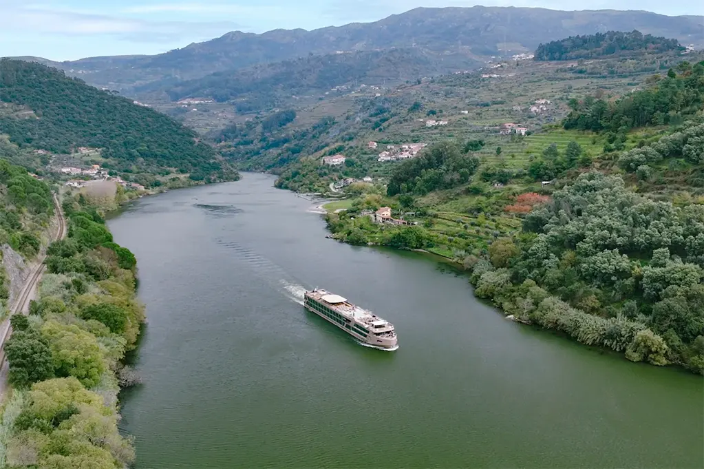 MS Estrela của APT du ngoạn trên sông Douro, Bồ Đào Nha.