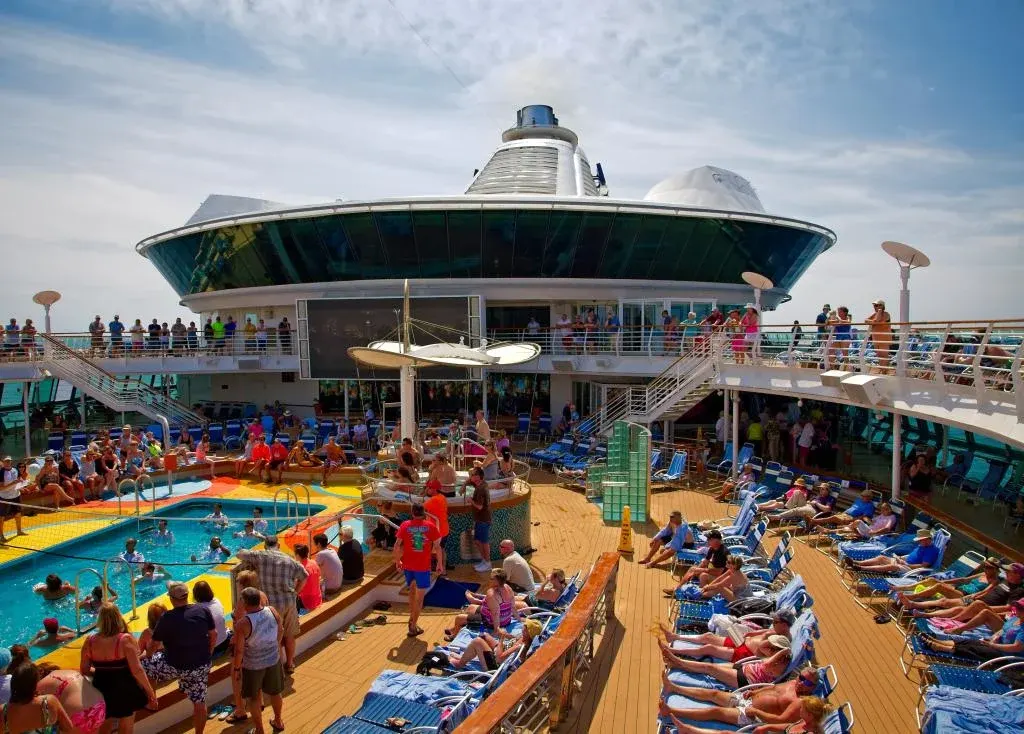 12 Điều Không Nên Làm Trên Du Thuyền