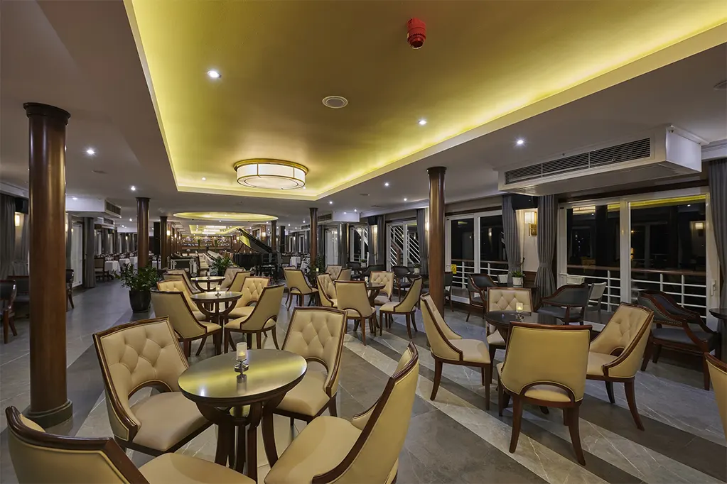 Không gian có 1-0-2 nối liền nhà hàng và lounge mang lại trải nghiệm ẩm thực đa giác quan