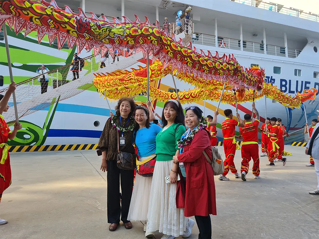 Hạ Long khởi động mùa tàu biển ấn tượng