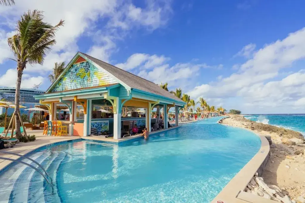 Tôi đã thử trải nghiệm Royal Beach Club Paradise Island. Giá hơi cao, nhưng tôi nghĩ nó đáng giá.